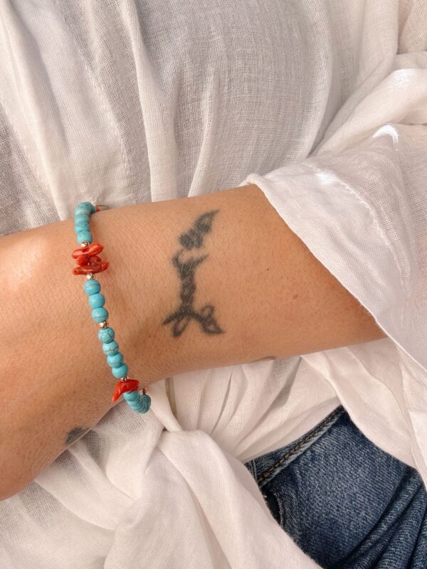 Bracciale turchesino e rametti di corallo - immagine 3