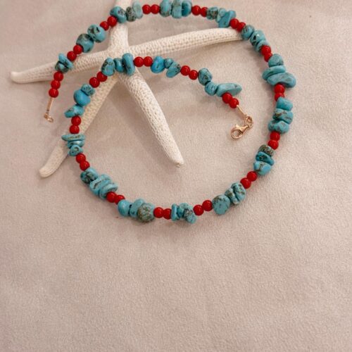 Collana con chips e corallo