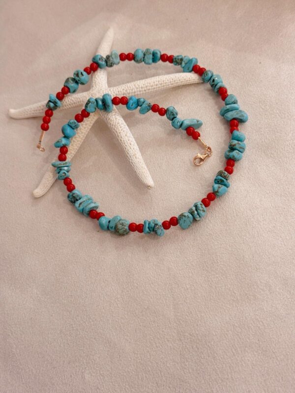 Collana con chips e corallo